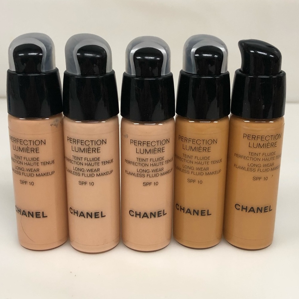 CHANEL Perfection Lumiere